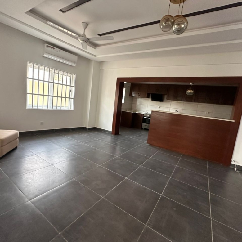 Entrée Personnelle à louer à Cotonou Fidjrossè Plage (19)