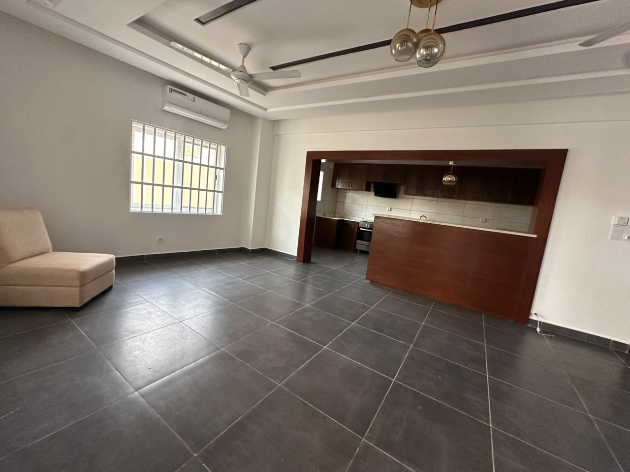 Entrée Personnelle à louer à Cotonou Fidjrossè Plage (19)