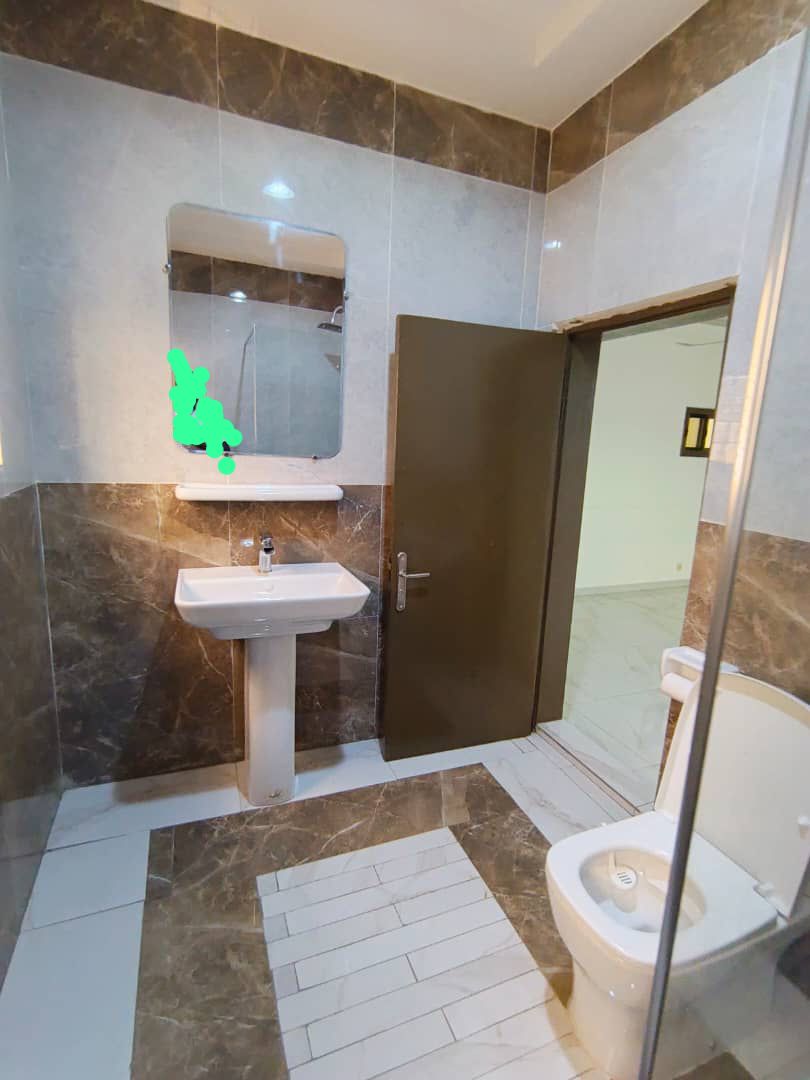 Entrée personnelle à louer à Cotonou Haie-Vive