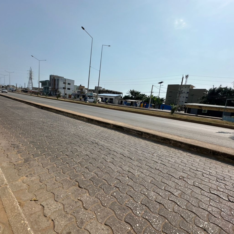 Grand Terrain à vendre au Bord du Goudron à Cotonou Kouhounou