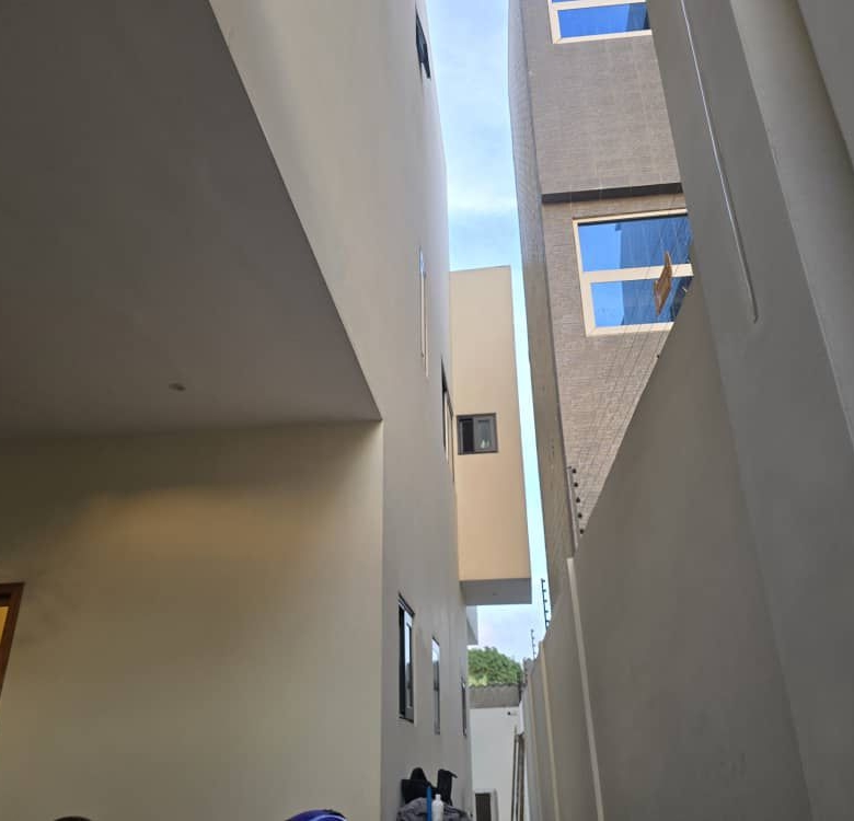 Magnifique Villa Triplex moderne à vendre à Cotonou Fidjrossè