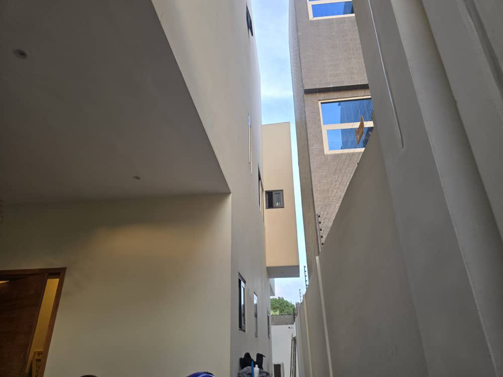 Magnifique Villa Triplex moderne à vendre à Cotonou Fidjrossè