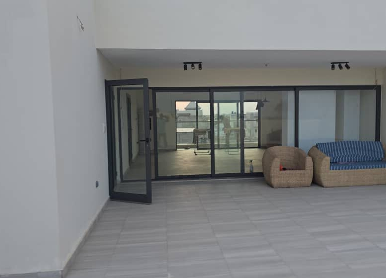 Magnifique Villa Triplex moderne à vendre à Cotonou Fidjrossè