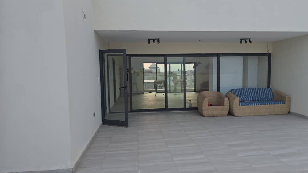 Magnifique Villa Triplex moderne à vendre à Cotonou Fidjrossè