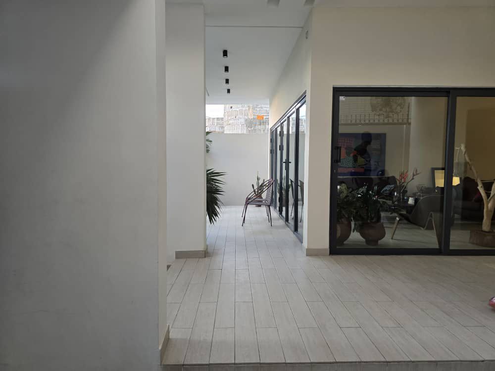 Magnifique Villa Triplex moderne à vendre à Cotonou Fidjrossè