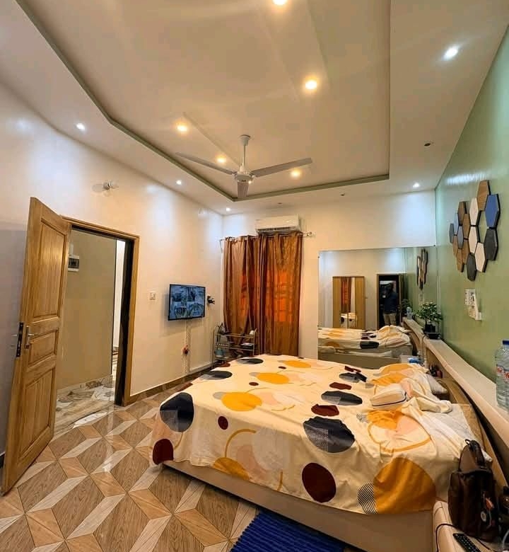 Villa R+1 à vendre avec Piscine à Abomey-Calavi Satellite