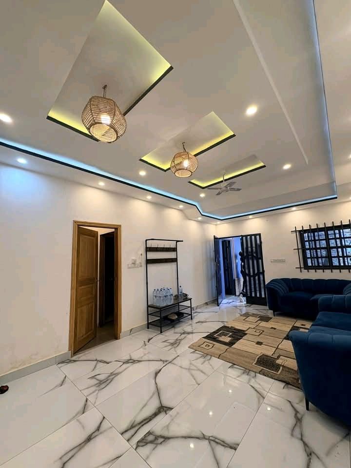 Villa R+1 à vendre avec Piscine à Abomey-Calavi Satellite