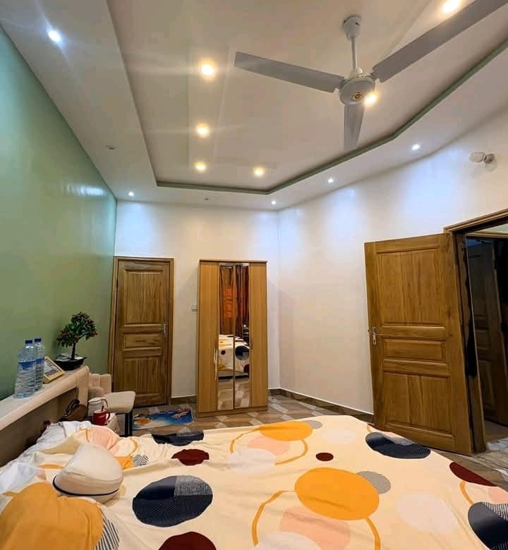 Villa R+1 à vendre avec Piscine à Abomey-Calavi Satellite