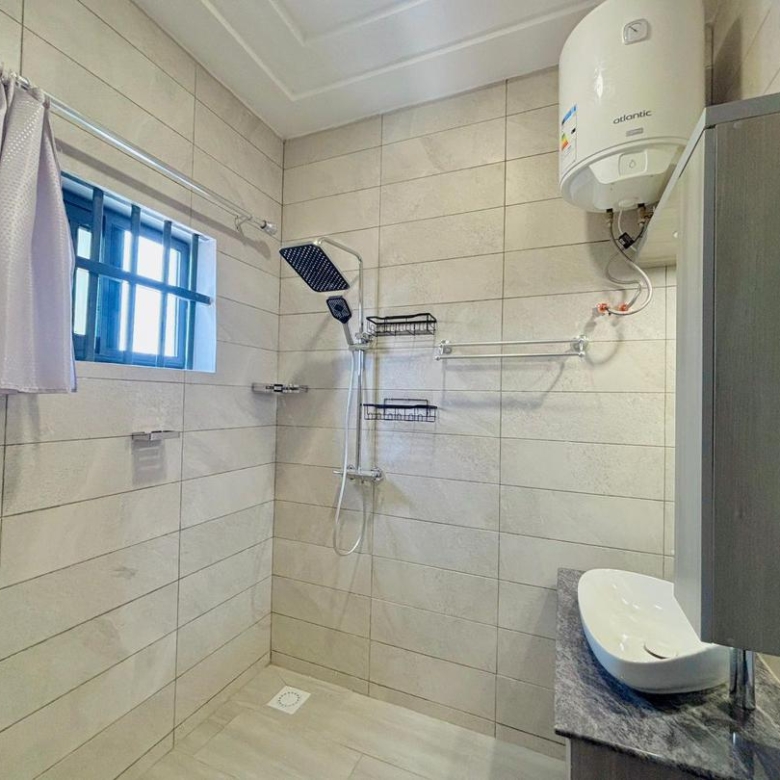 Villa meublée à louer à Cotonou Fidjrossè (55)