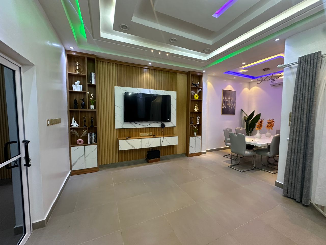 Entrée personnelle meublée à louer à Cotonou Fidjrossè Plage (8)