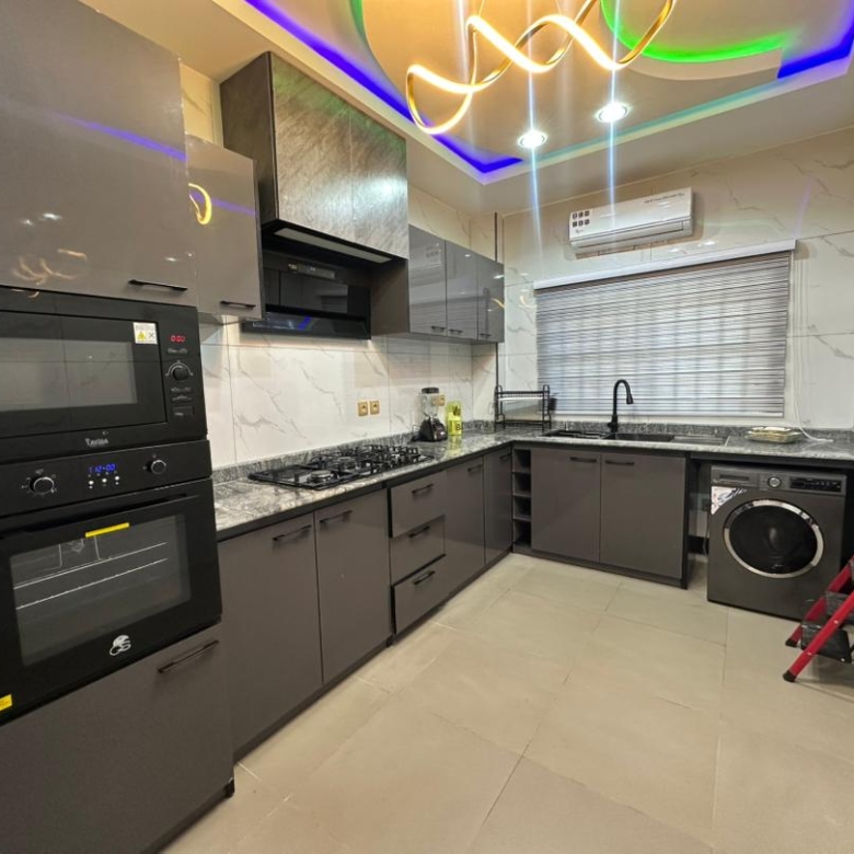 Entrée personnelle meublée à louer à Cotonou Fidjrossè Plage (8)