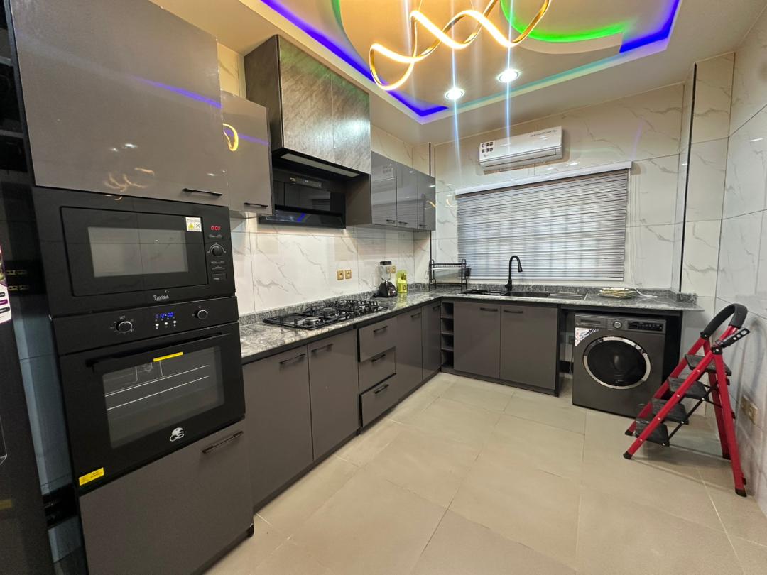 Entrée personnelle meublée à louer à Cotonou Fidjrossè Plage (8)