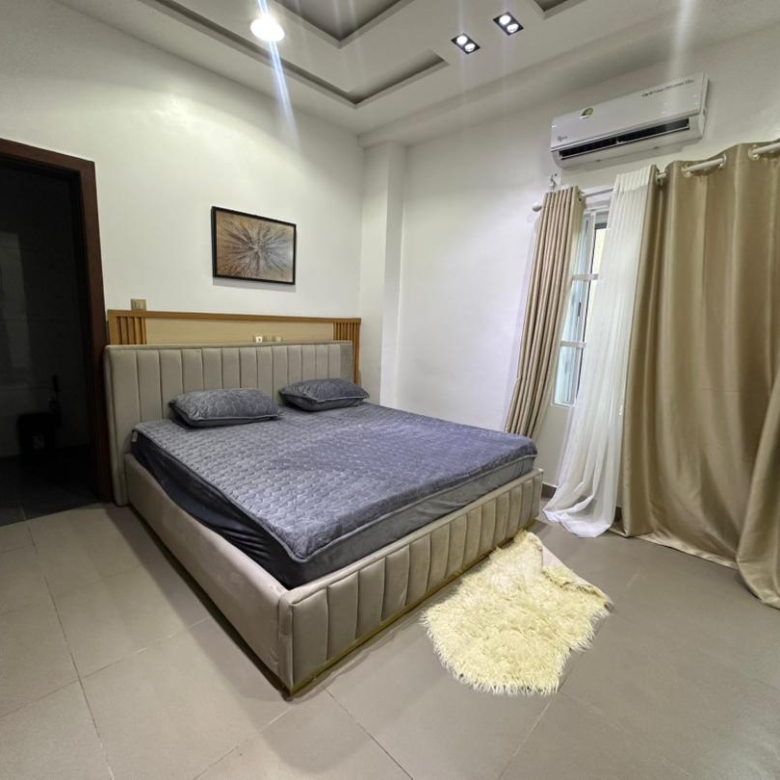 Entrée personnelle meublée à louer à Cotonou Fidjrossè Plage (8)