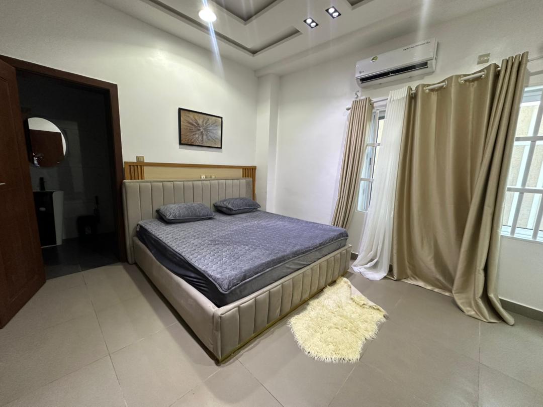 Entrée personnelle meublée à louer à Cotonou Fidjrossè Plage (8)