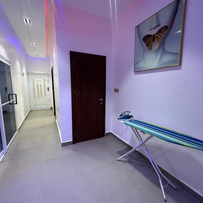 Entrée personnelle meublée à louer à Cotonou Fidjrossè Plage (8)