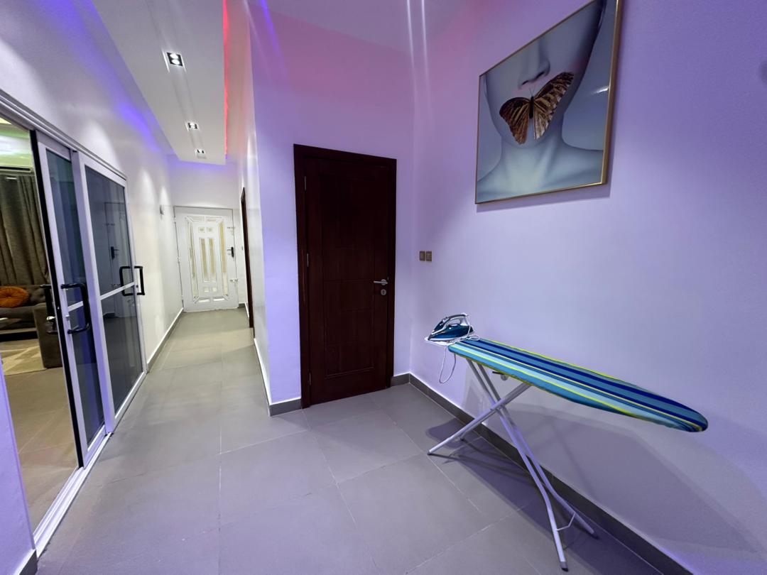 Entrée personnelle meublée à louer à Cotonou Fidjrossè Plage (8)