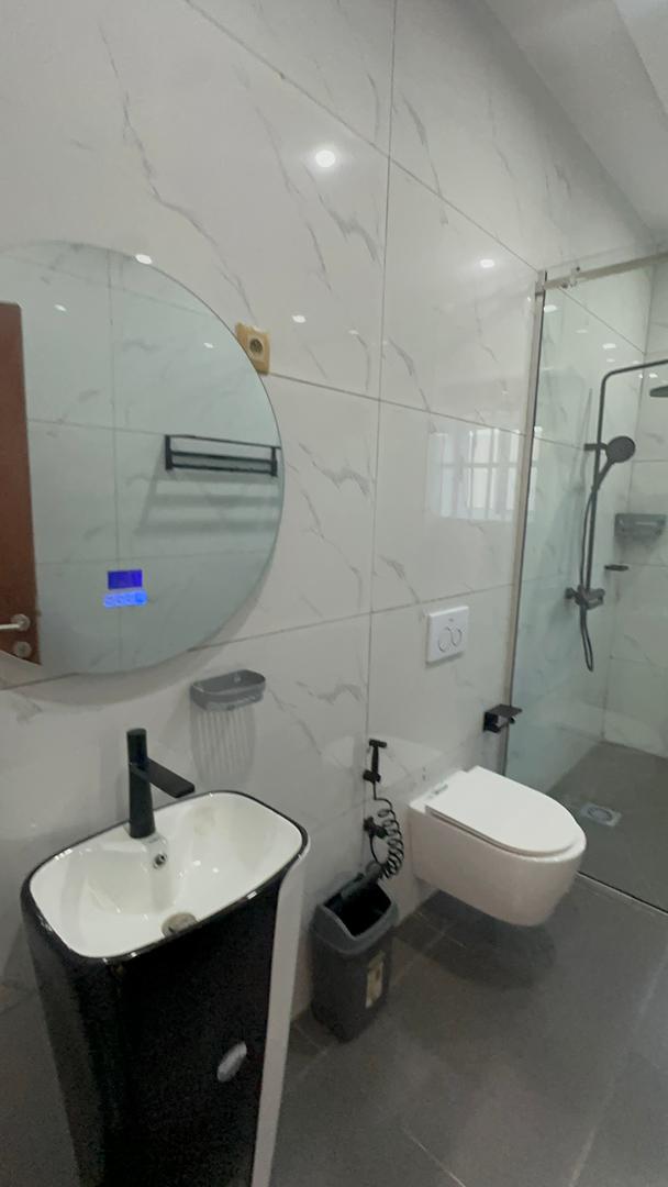 Entrée personnelle meublée à louer à Cotonou Fidjrossè Plage (8)