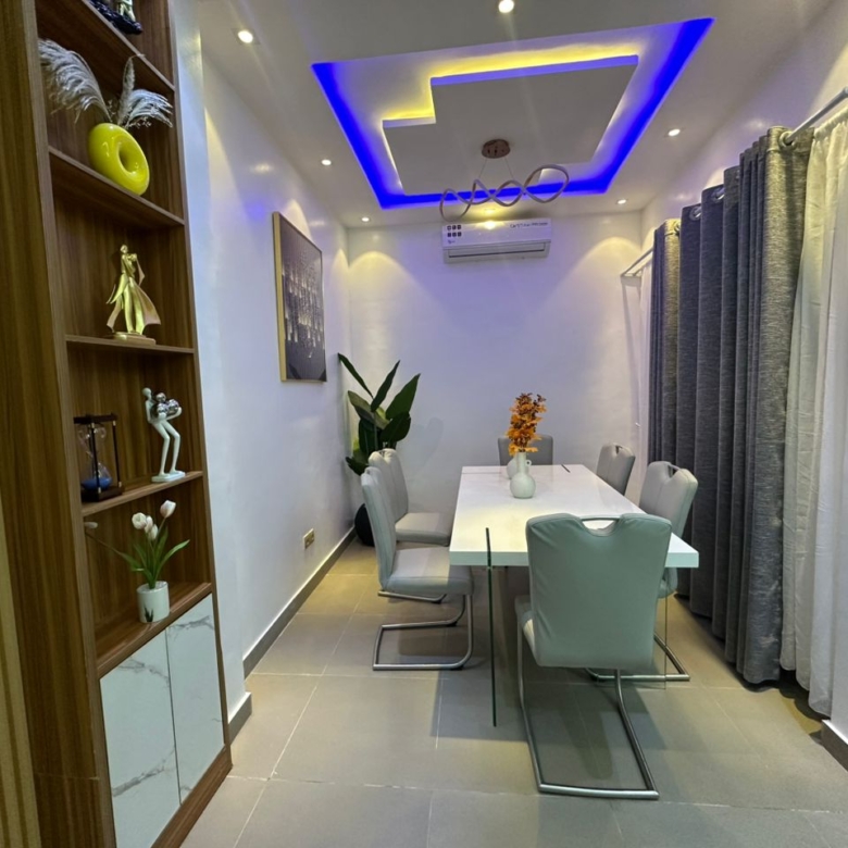 Entrée personnelle meublée à louer à Cotonou Fidjrossè Plage (8)