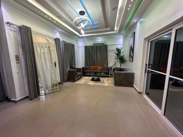 Entrée personnelle meublée à louer à Cotonou Fidjrossè Plage (8)