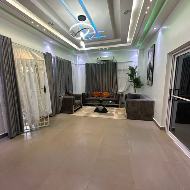 Entrée personnelle meublée à louer à Cotonou Fidjrossè Plage (8)