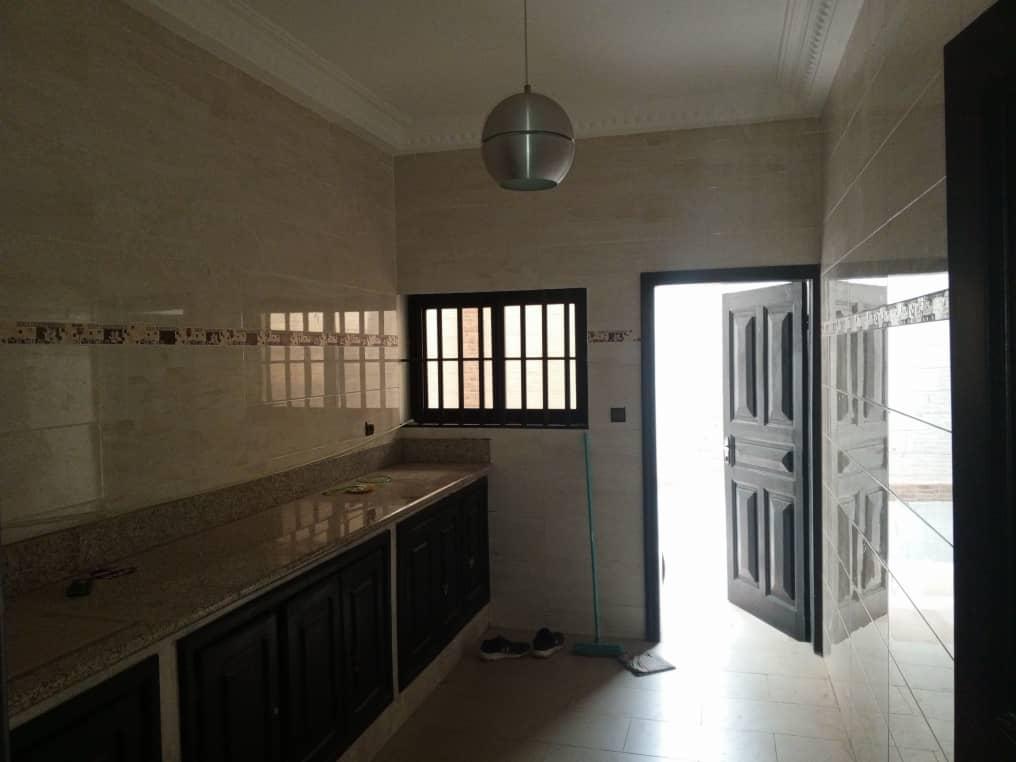 Entrée personnelle moderne à Cotonou Fidjrossè