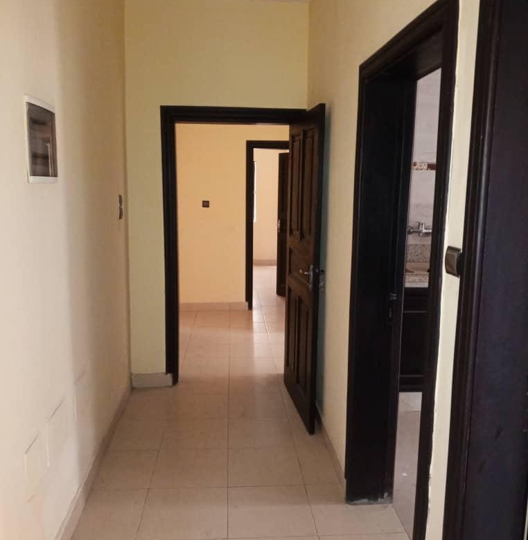 Entrée personnelle moderne à Cotonou Fidjrossè