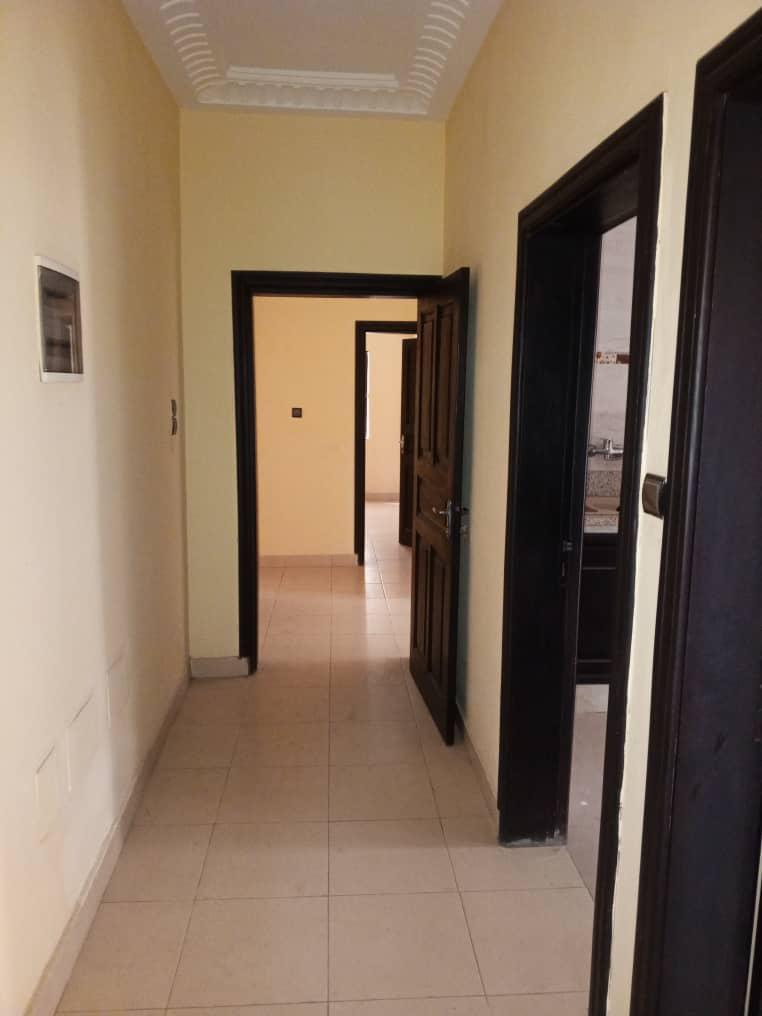 Entrée personnelle moderne à Cotonou Fidjrossè