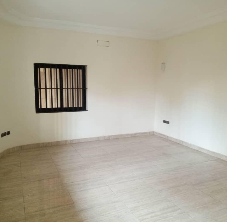 Entrée personnelle moderne à Cotonou Fidjrossè