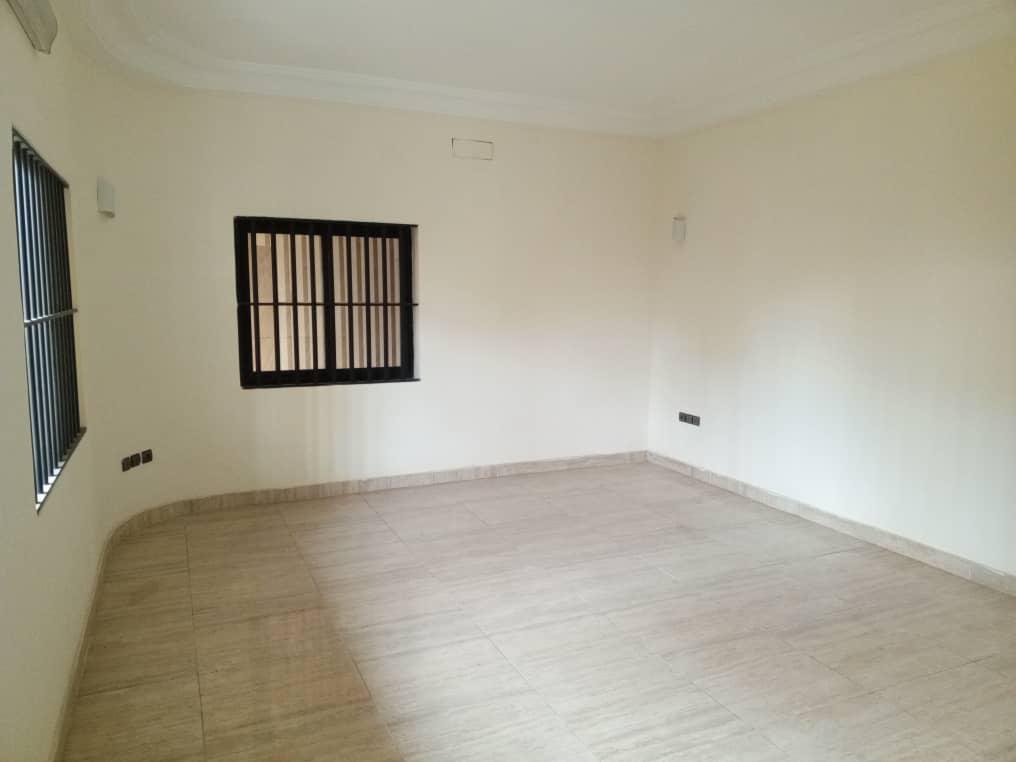 Entrée personnelle moderne à Cotonou Fidjrossè