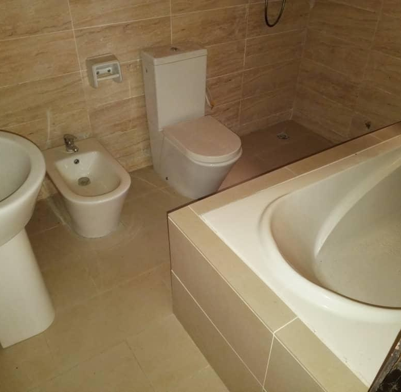 Entrée personnelle moderne à Cotonou Fidjrossè