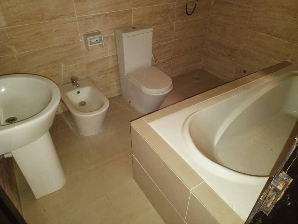 Entrée personnelle moderne à Cotonou Fidjrossè