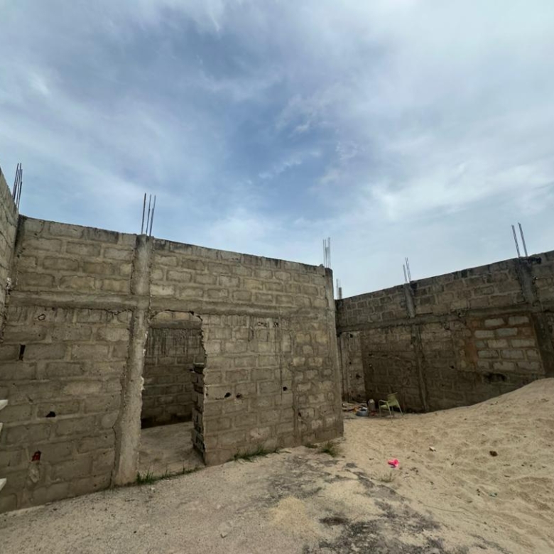 Maison inachevée à vendre à Abomey-Calavi Womey Sodo (2)