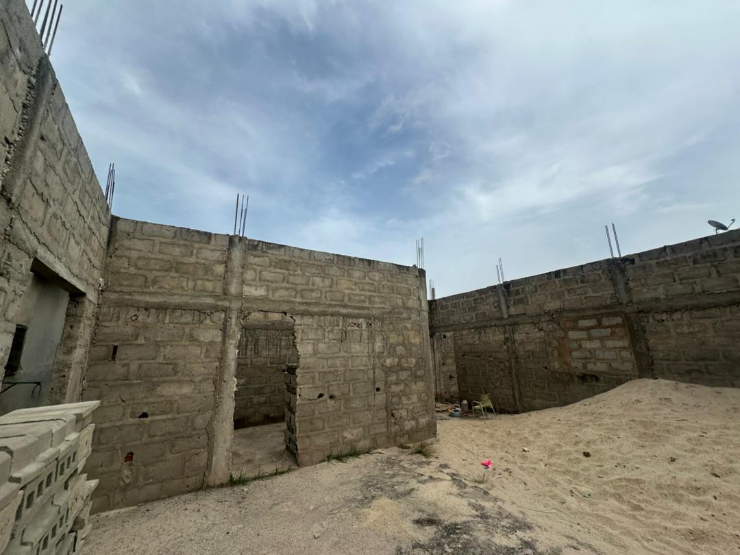 Maison inachevée à vendre à Abomey-Calavi Womey Sodo (2)