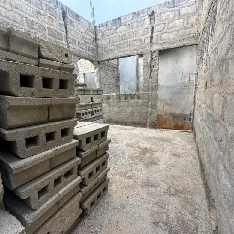 Maison inachevée à vendre à Abomey-Calavi Womey Sodo (2)