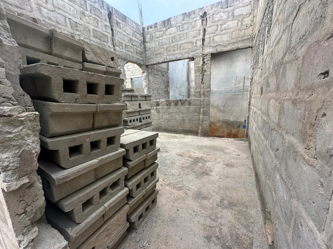 Maison inachevée à vendre à Abomey-Calavi Womey Sodo (2)