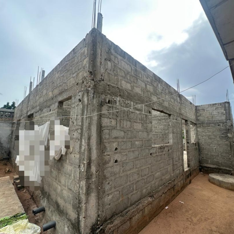 Maison inachevée à vendre à Abomey-Calavi Womey Sodo (2)