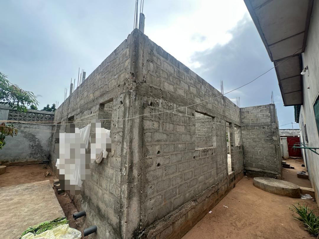 Maison inachevée à vendre à Abomey-Calavi Womey Sodo (2)