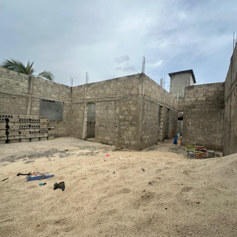 Maison inachevée à vendre à Abomey-Calavi Womey Sodo (2)