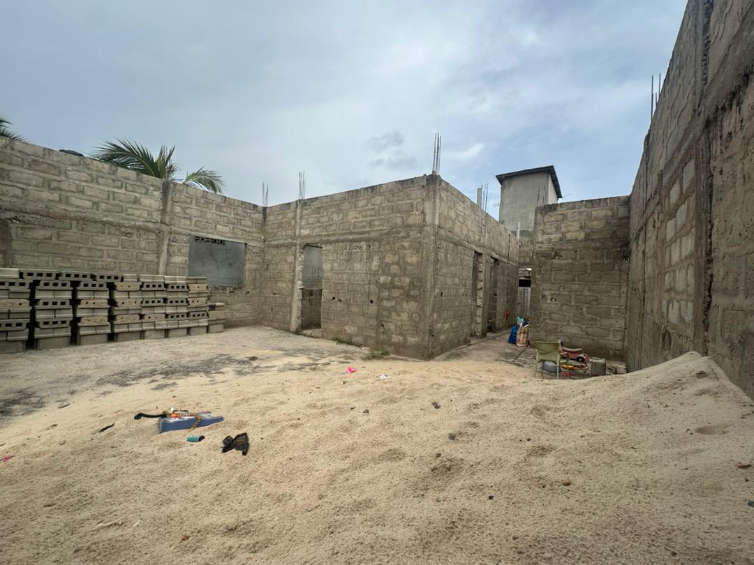 Maison inachevée à vendre à Abomey-Calavi Womey Sodo (2)