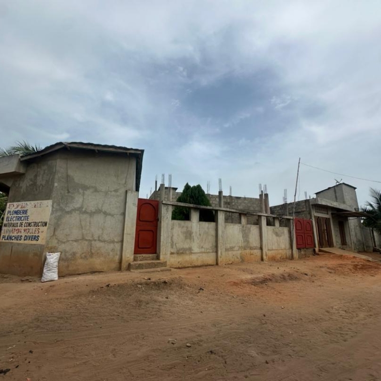 Maison inachevée à vendre à Abomey-Calavi Womey Sodo (2)
