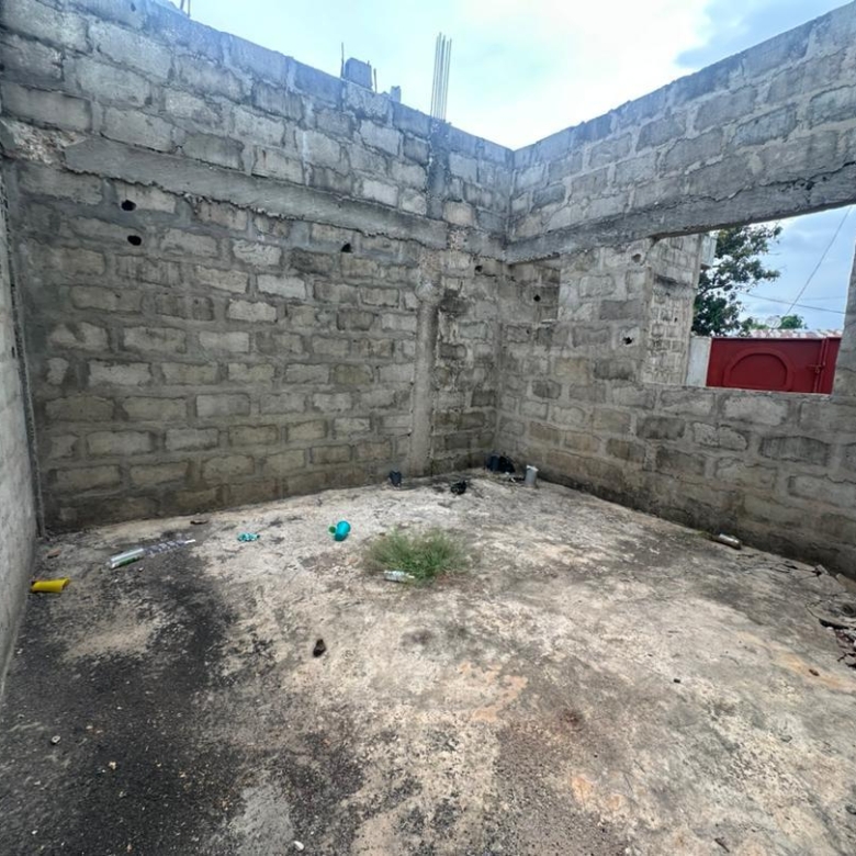 Maison inachevée à vendre à Abomey-Calavi Womey Sodo (2)
