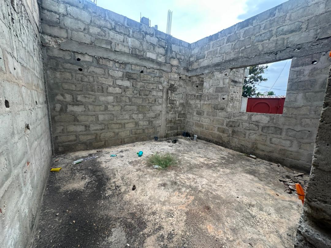 Maison inachevée à vendre à Abomey-Calavi Womey Sodo (2)