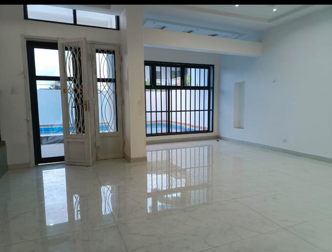 Villa avec piscine à louer à Cotonou Fidjrossè