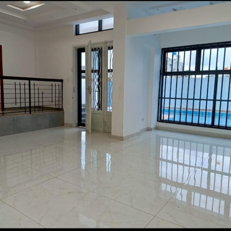 Villa avec piscine à louer à Cotonou Fidjrossè