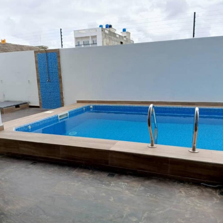 Villa avec piscine à louer à Cotonou Fidjrossè