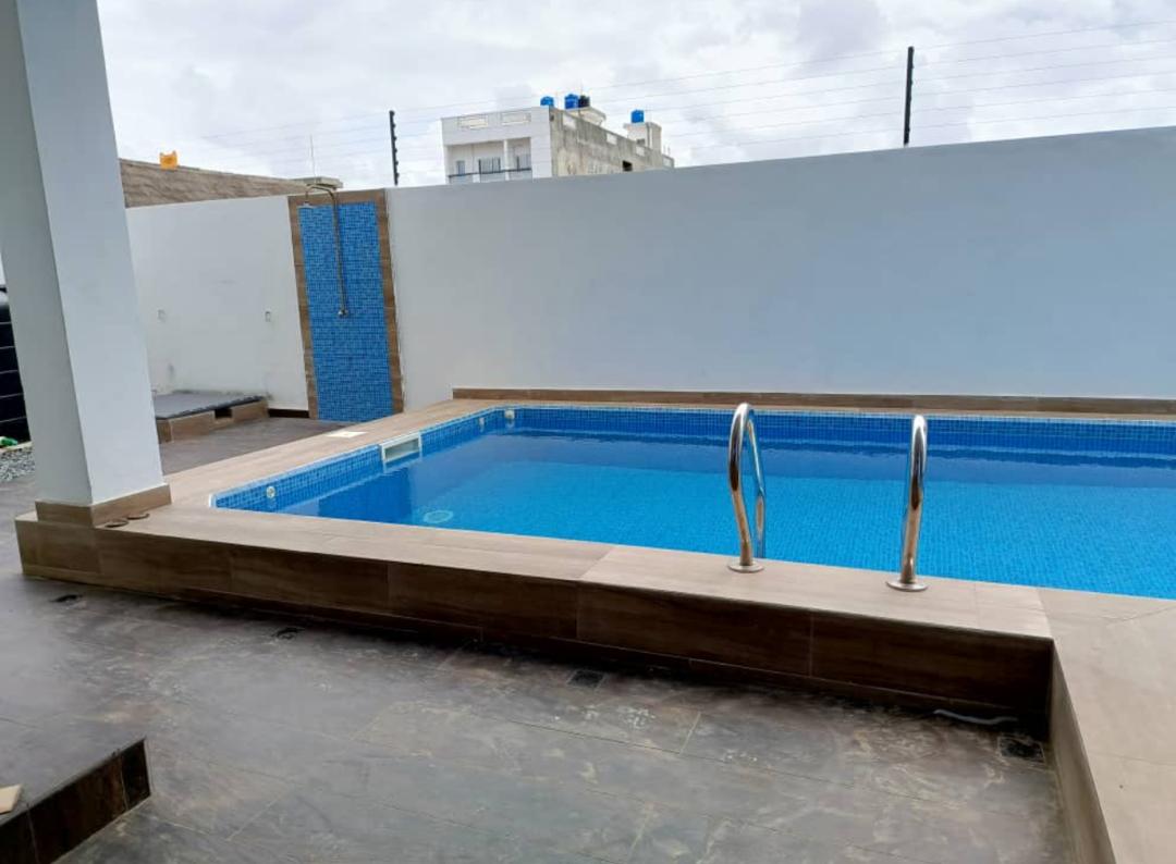 Villa avec piscine à louer à Cotonou Fidjrossè
