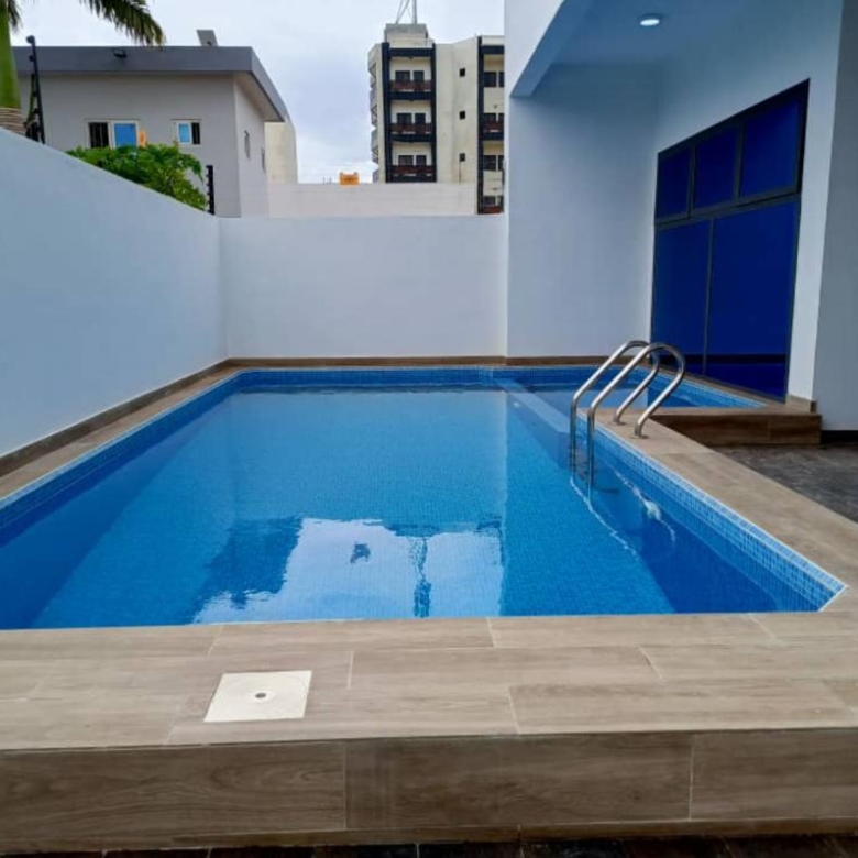 Villa avec piscine à louer à Cotonou Fidjrossè