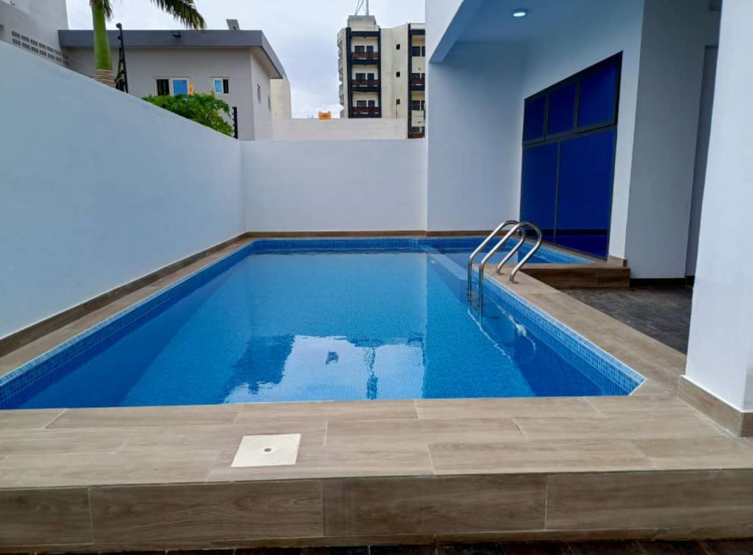 Villa avec piscine à louer à Cotonou Fidjrossè