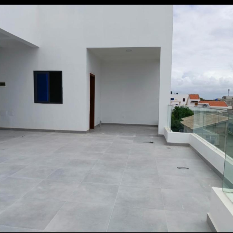 Villa avec piscine à louer à Cotonou Fidjrossè