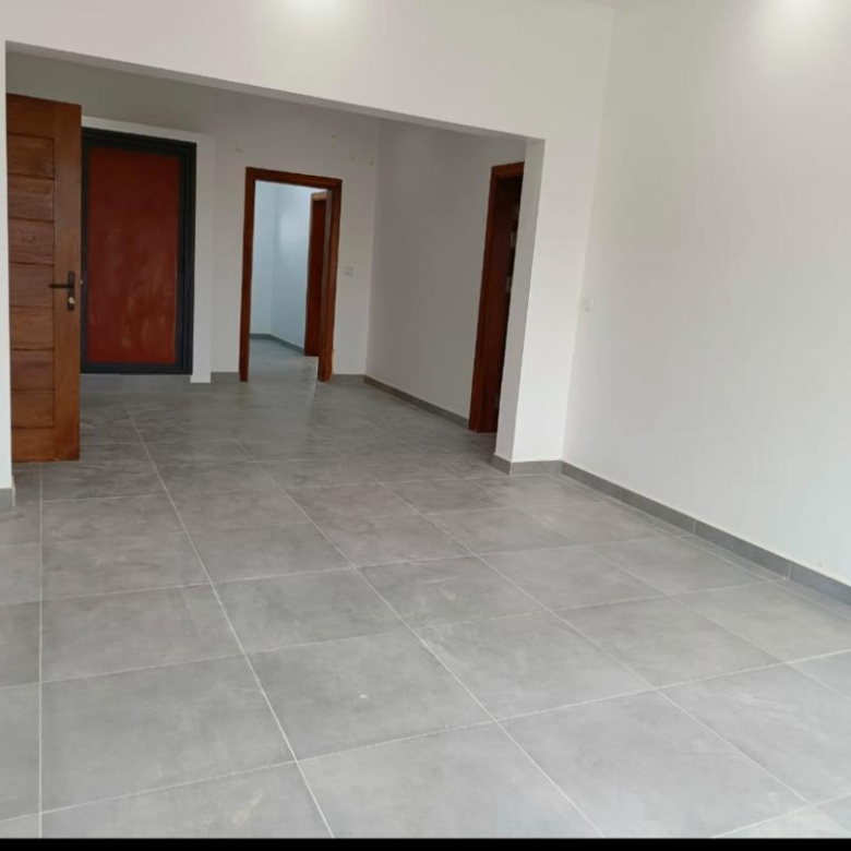 Villa avec piscine à louer à Cotonou Fidjrossè